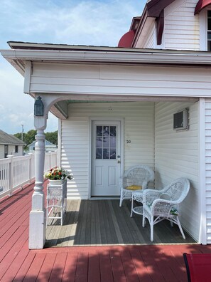 Room, Refrigerator & Microwave | Terrace/patio - Grand View Motel (Hampton)