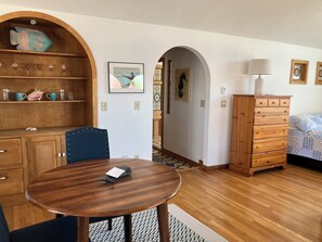 Studio Suite, 1 Bedroom, Ocean View | Individually decorated, individually furnished, free WiFi, bed sheets