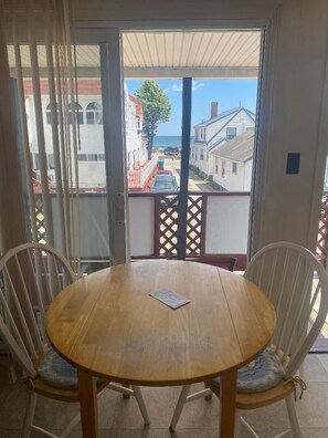 Decoración personalizada, muebles diferentes y wifi gratis 