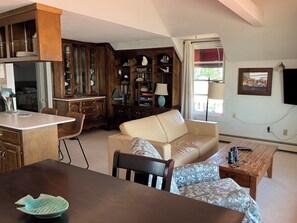 Suite, Ocean View | Individually decorated, individually furnished, free WiFi, bed sheets - Grand View Motel (Hampton)