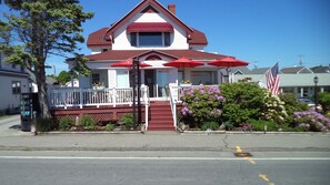 Front of property - Grand View Motel (Hampton)