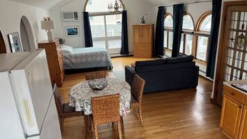 Suíte estúdio, 1 quarto, vista para o oceano | Individualmente decorados, individualmente mobiliados, Wi-Fi de cortesia