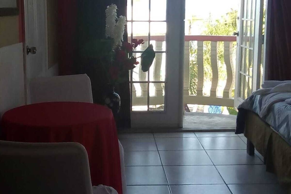 Quarto casal, 2 camas de casal | Cofres nos quartos, Wi-Fi de cortesia