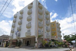 Fachada de la propiedad