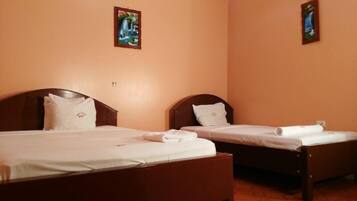 Twin Room | Minibar, desk, free WiFi