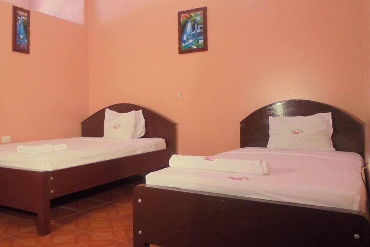 Minibar, desk, free WiFi