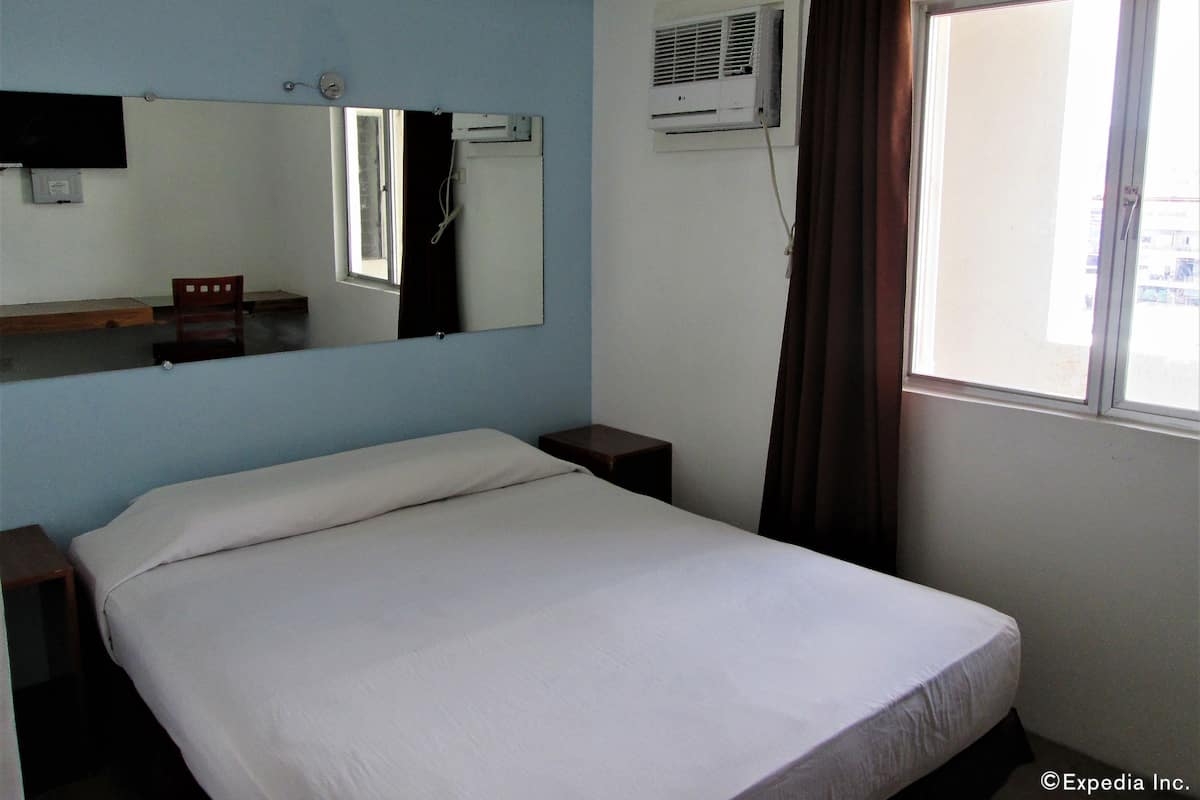 Double or Twin Room | Desk, laptop workspace, soundproofing, free WiFi