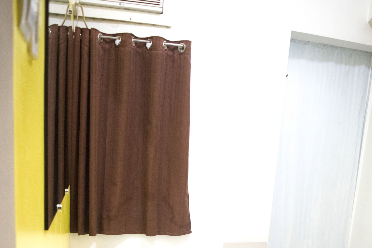 Single Room | Desk, laptop workspace, soundproofing, free WiFi