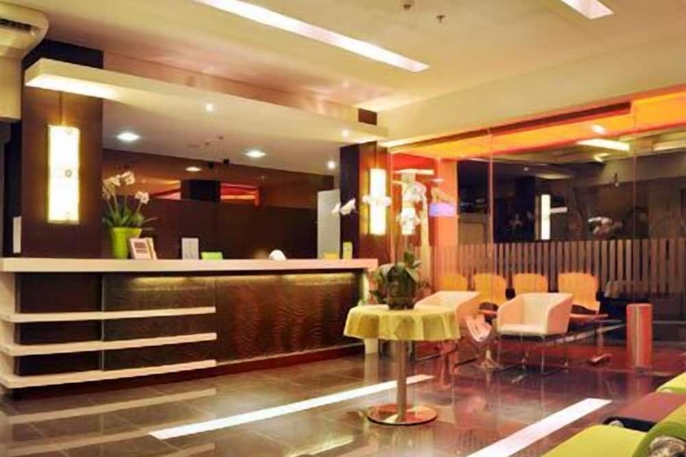 Bamboo Inn Hotel & Cafe