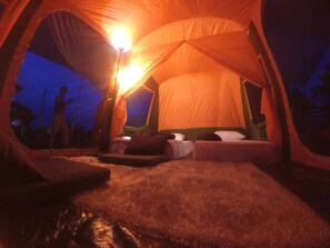 Tienda de campaña familiar | Escritorio y wifi gratis