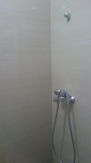 Free toiletries, towels - Capsule Homestay Surabaya (Surabaya)