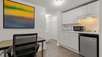 Quarto, 1 cama King | Wi-Fi de cortesia