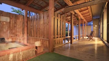 Habitación Deluxe, para no fumadores (Japanese Room with Open Air Bath) | Tina profunda