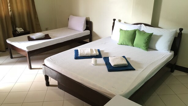 Deluxe Quadruple Room | Desk, rollaway beds (surcharge), WiFi (free) - Royal Crown Inn (Puerto Princesa)