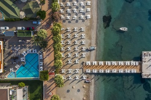 Private beach, sun-loungers, beach umbrellas, beach towels