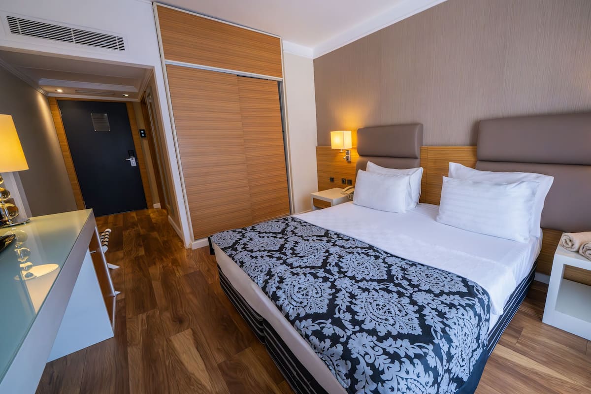 Minibar, una cassaforte in camera, insonorizzazione, Wi-Fi gratuito