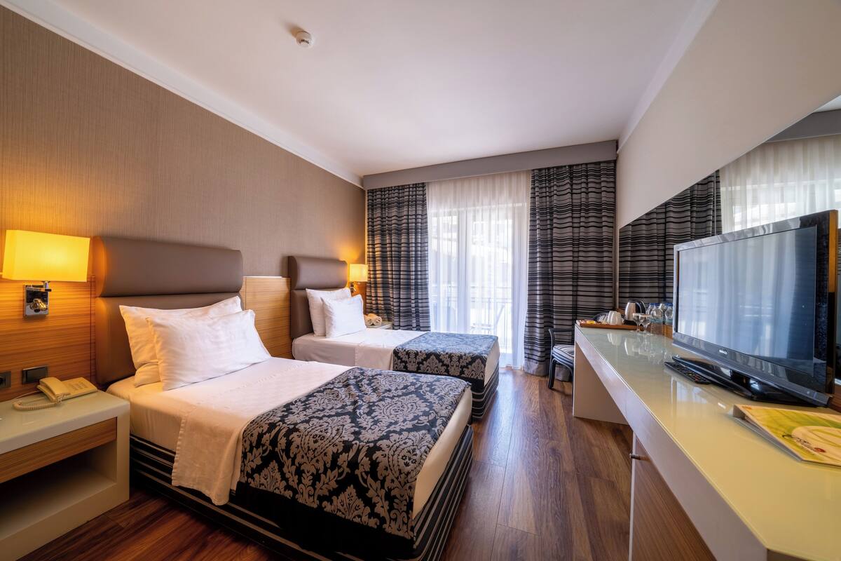 Minibar, in-room safe, soundproofing, free WiFi