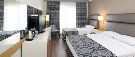 Tweepersoonskamer | Een minibar, een kluis op de kamer, geluiddichte muren, gratis wifi