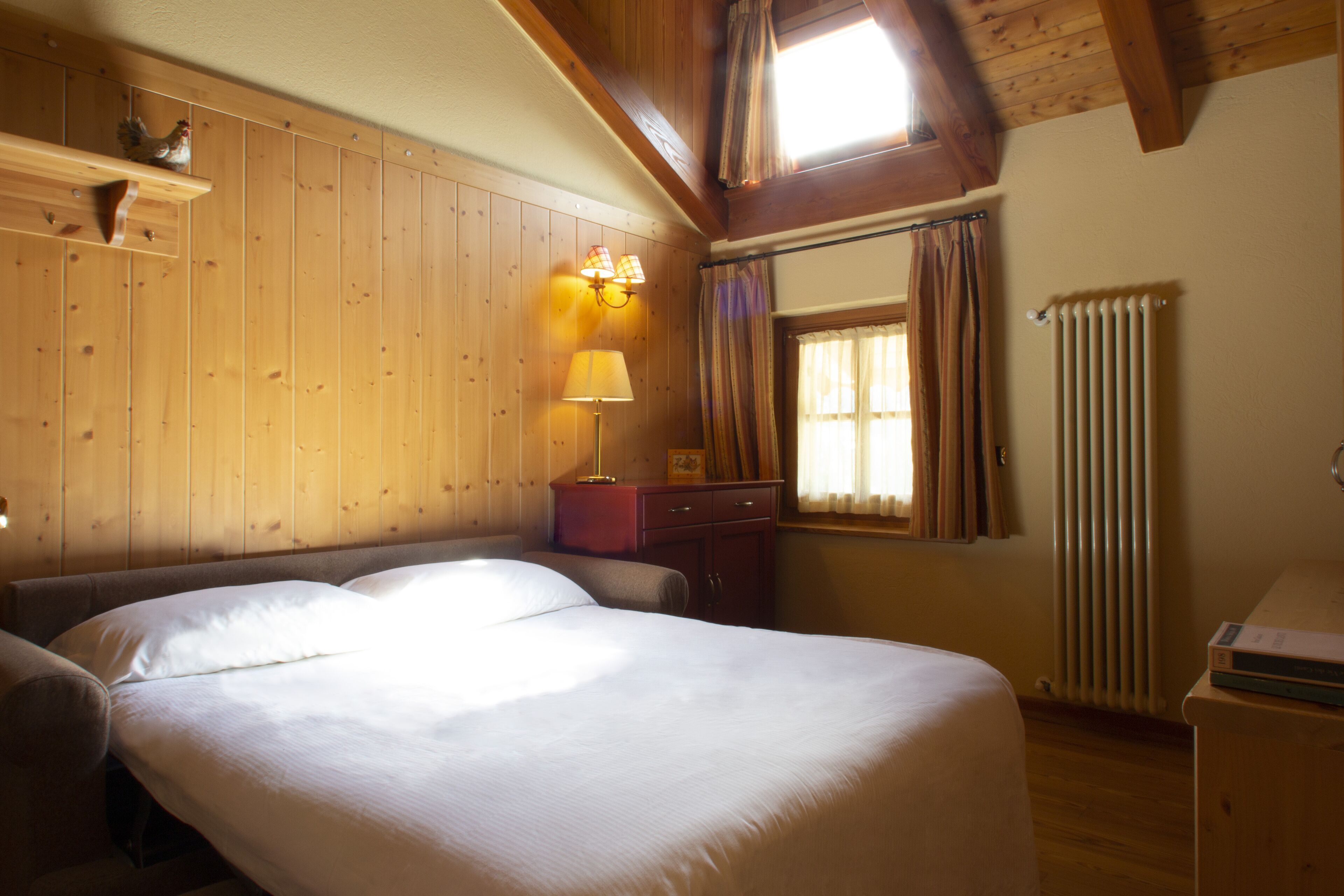 Monolocale Basic, 1 camera da letto, angolo cottura, vista montagna | Area soggiorno | Smart TV 32 pollici con canali satellitari, TV, giocattoli