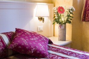 Premium bedding, minibar, in-room safe, desk - Domus Trevi (Rome)