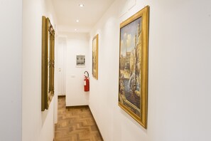 Interior entrance - Domus Trevi (Rome)