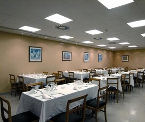 Breakfast, lunch, dinner served; Mediterranean cuisine