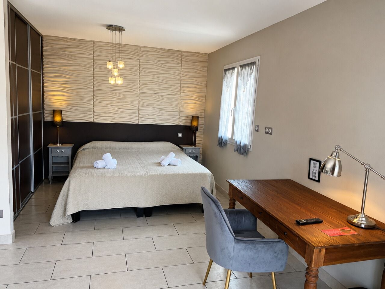 Phòng Suite, hiên | Bộ đồ giường cao cấp, bàn, nôi (giường cho trẻ sơ sinh) miễn phí 