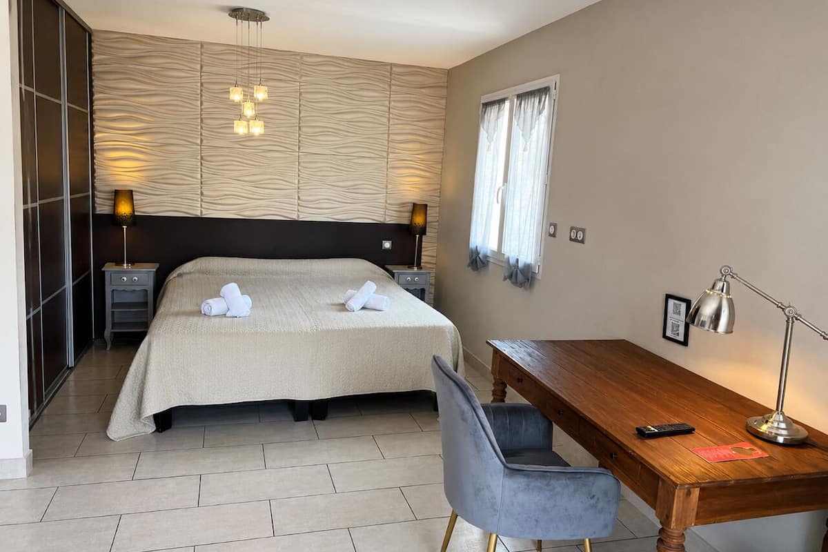 Phòng Suite, hiên | Bộ đồ giường cao cấp, bàn, nôi (giường cho trẻ sơ sinh) miễn phí