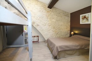 Family Room, Bathtub
