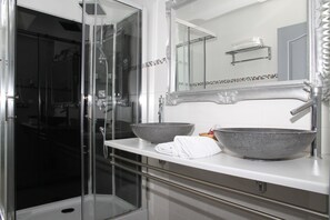 Suite, Terrasse | Badezimmer