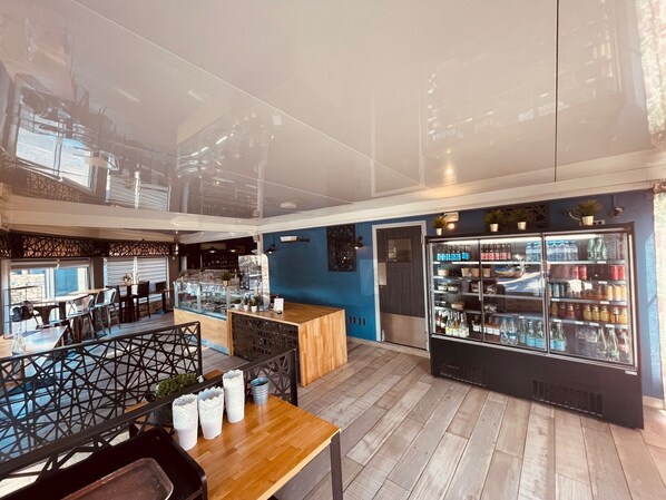 In-room dining - Hôtel Le Saint Germain (Pezenas)