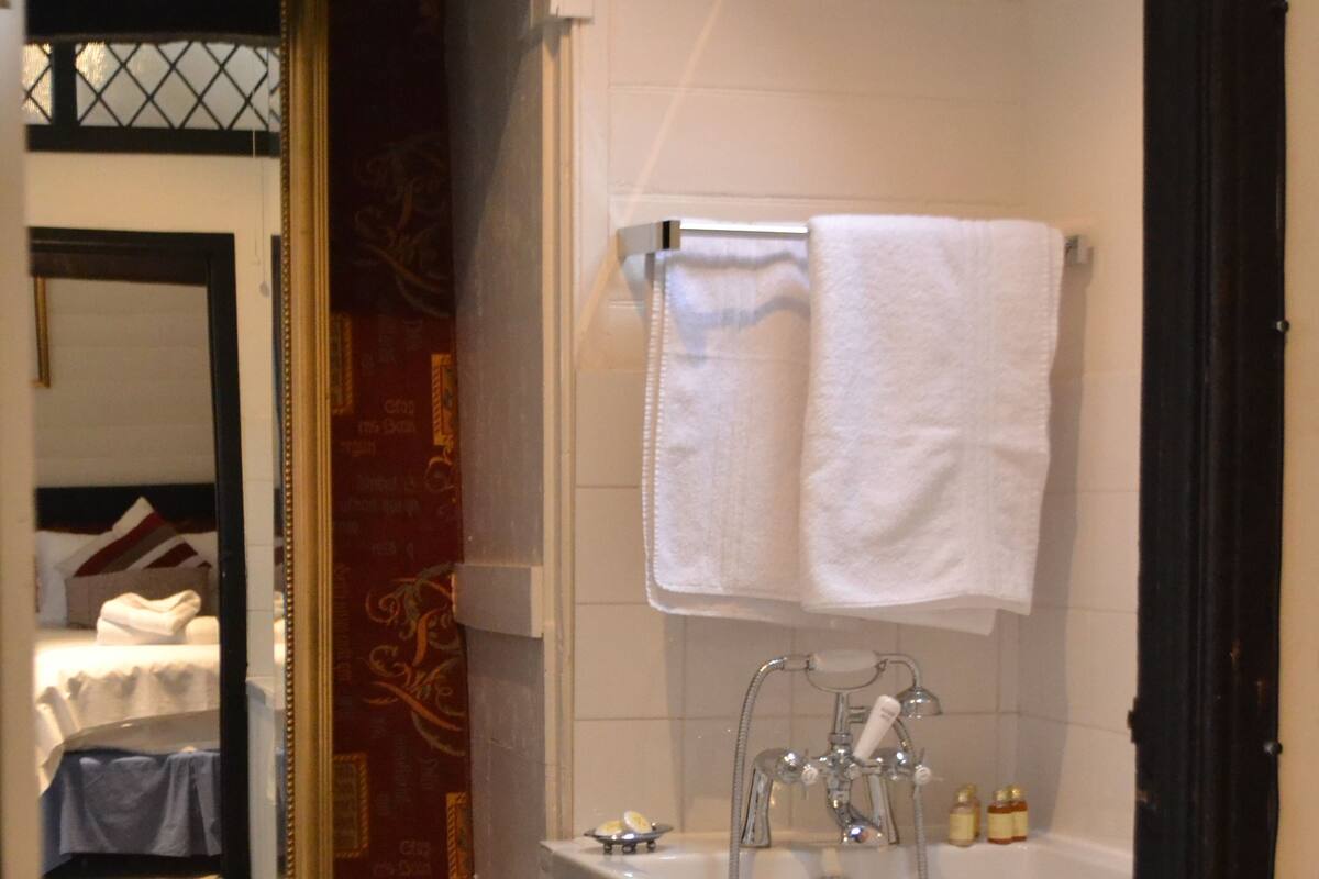 Free toiletries, towels