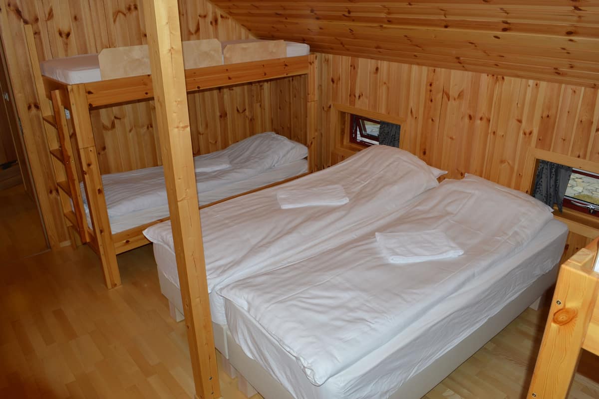 Habitación familiar, baño compartido | Cunas gratuitas y wifi gratis