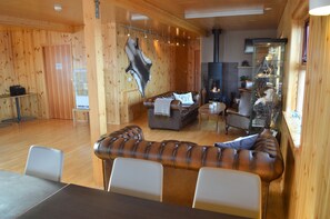 Se sirven desayunos y cenas, cocina local