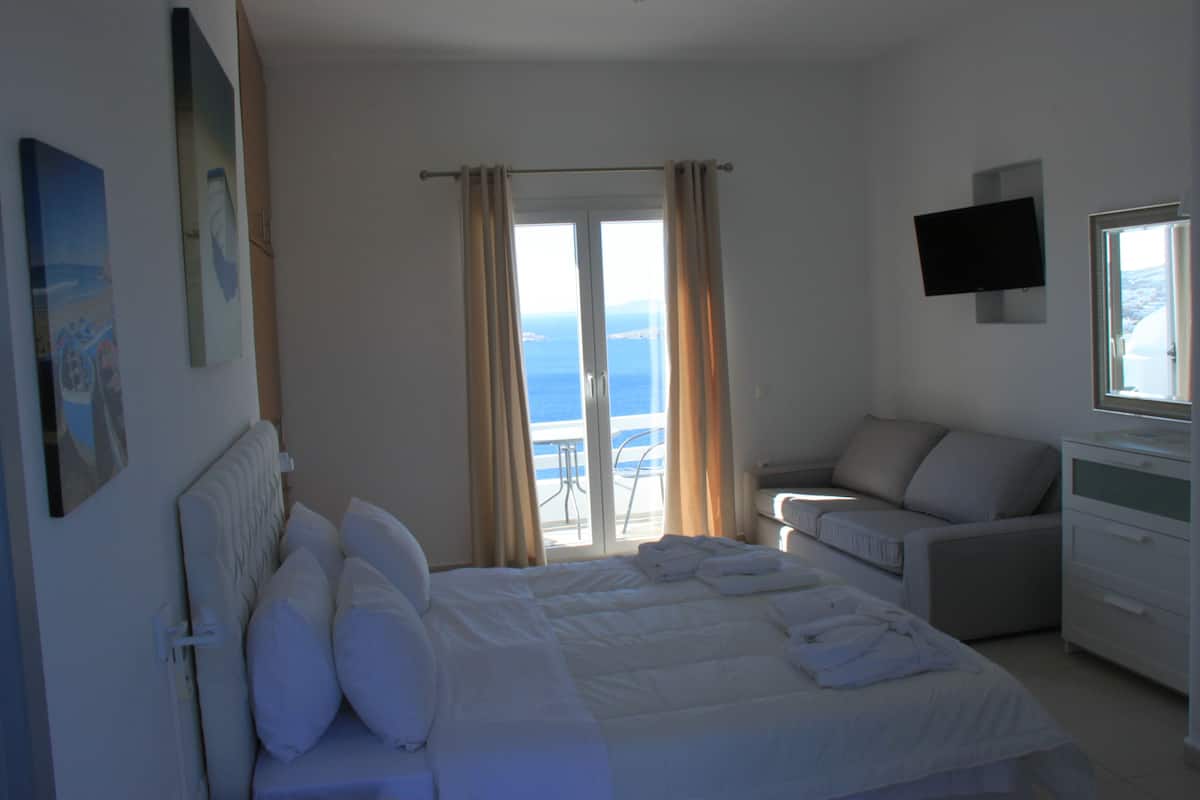 Premium bedding, iron/ironing board, free cots/infant beds, free WiFi