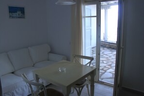 Suite (Aegean) | Premium bedding, iron/ironing board, free cribs/infant beds, free WiFi - Maroulinas Boutique Apartments & Studios (Mykonos)