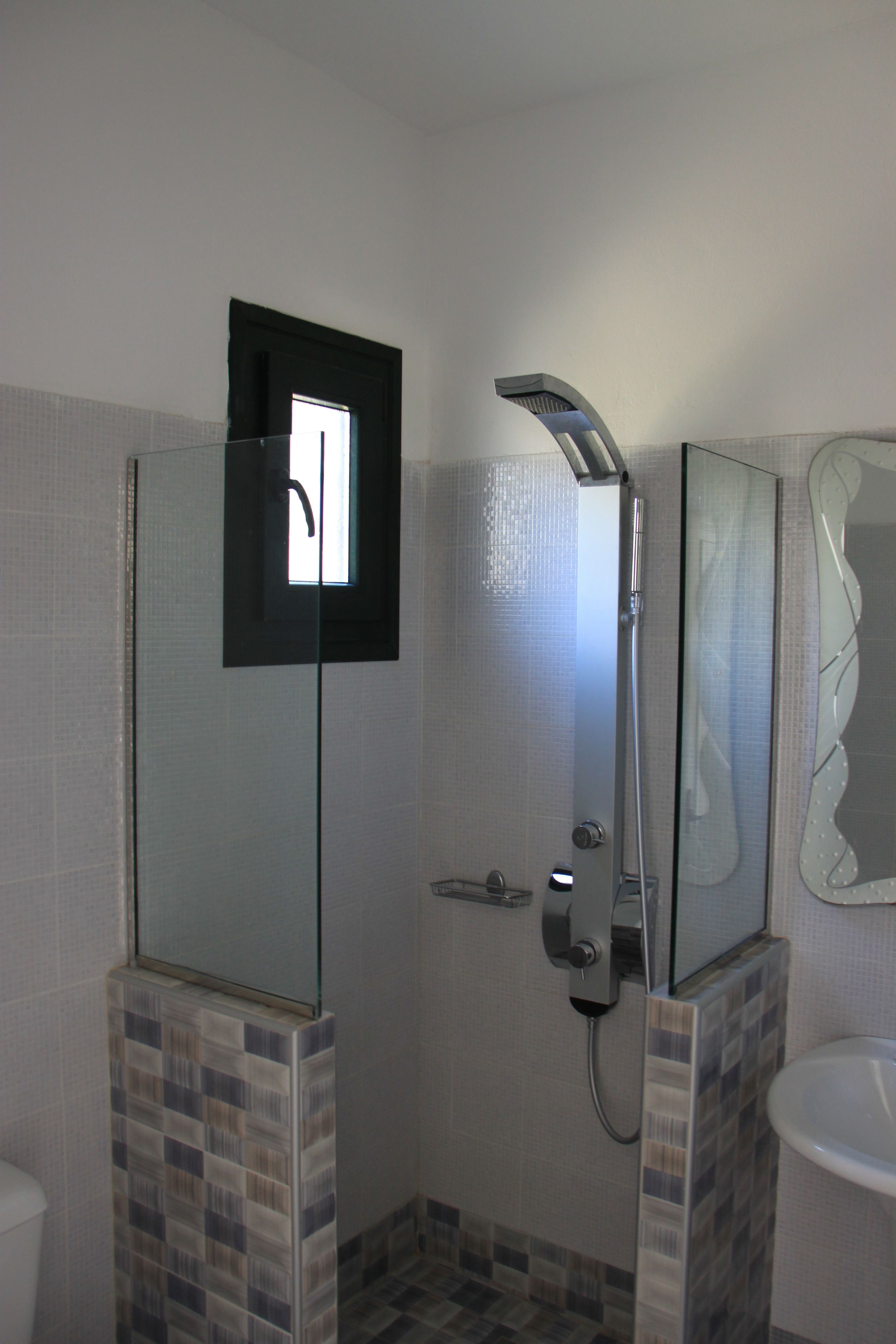 Basic Double Room, 1 Double Bed | Bathroom