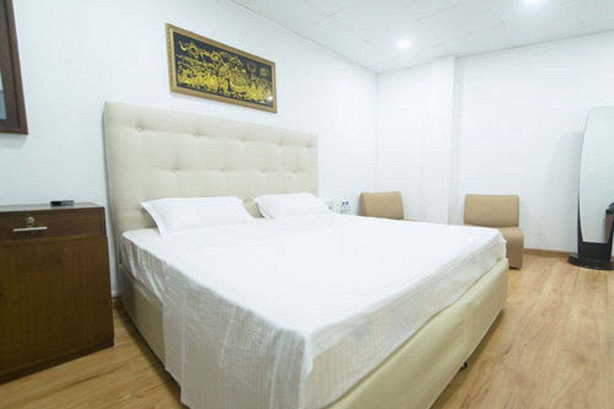 Superior tweepersoonskamer, 1 tweepersoonsbed, privébadkamer | Luxe beddengoed, een kluis op de kamer, een bureau, geluiddichte muren