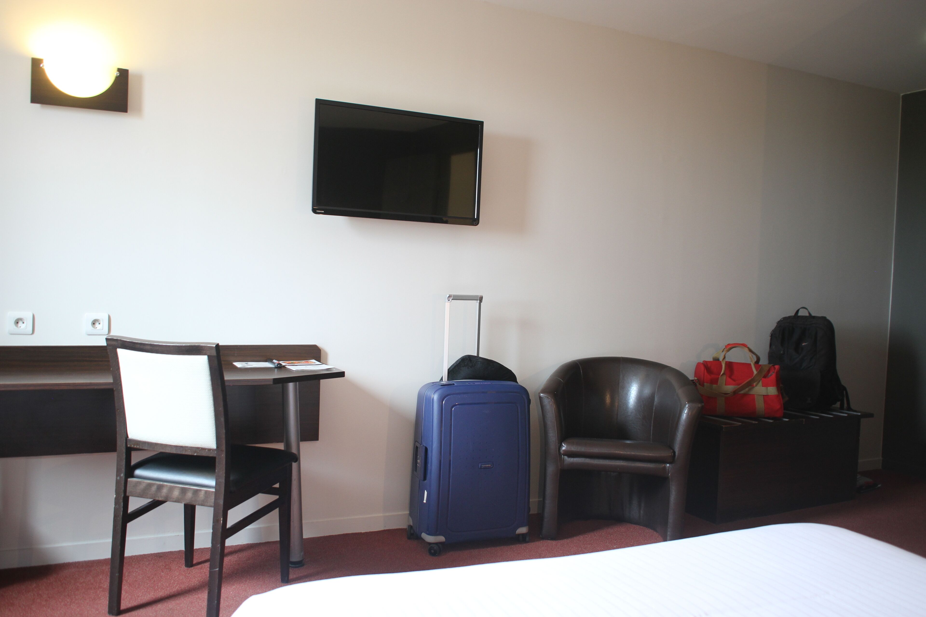 triple room | desk, blackout curtains, soundproofing, iron/ironing board