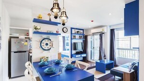 Apartemen Keluarga | Makan di kamar