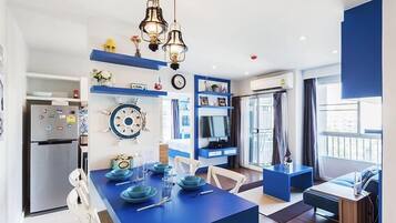 Family Apartment | In-room dining