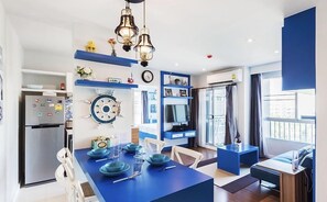 Family Apartment | In-room dining