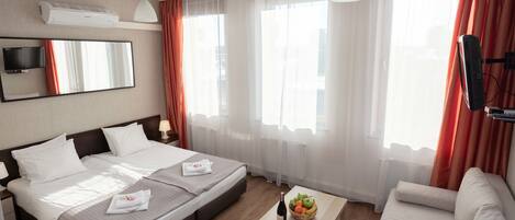 Premium Studio | Free minibar, iron/ironing board, free WiFi, bed sheets