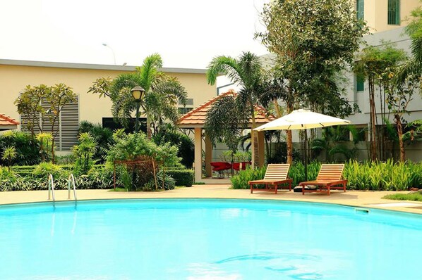 Kolam renang terbuka 