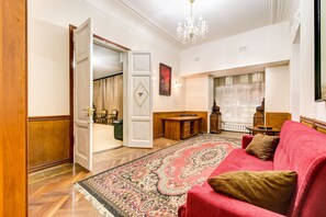 Premier Suite, 5 Bedrooms, Hot Tub, City View | Pillowtop beds, minibar, in-room safe, desk