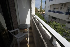 Habitación individual, vistas al jardín | Balcón