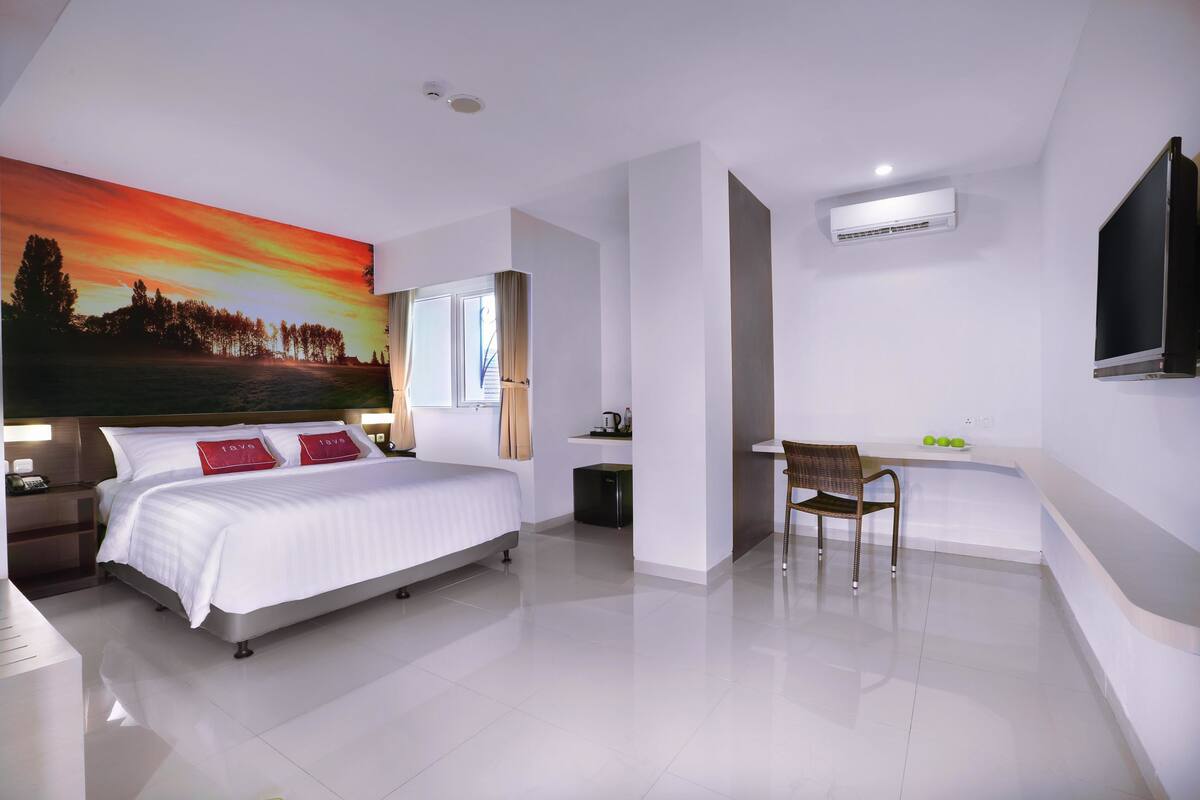 Superior Room | In-room safe, desk, soundproofing, WiFi (free)