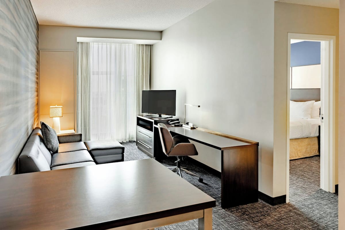Suite, 1 Bedroom | Living room | 32-inch LED TV with cable channels, TV