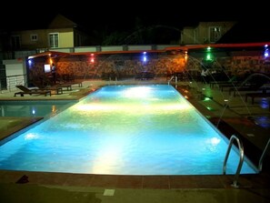 Açık yüzme havuzu