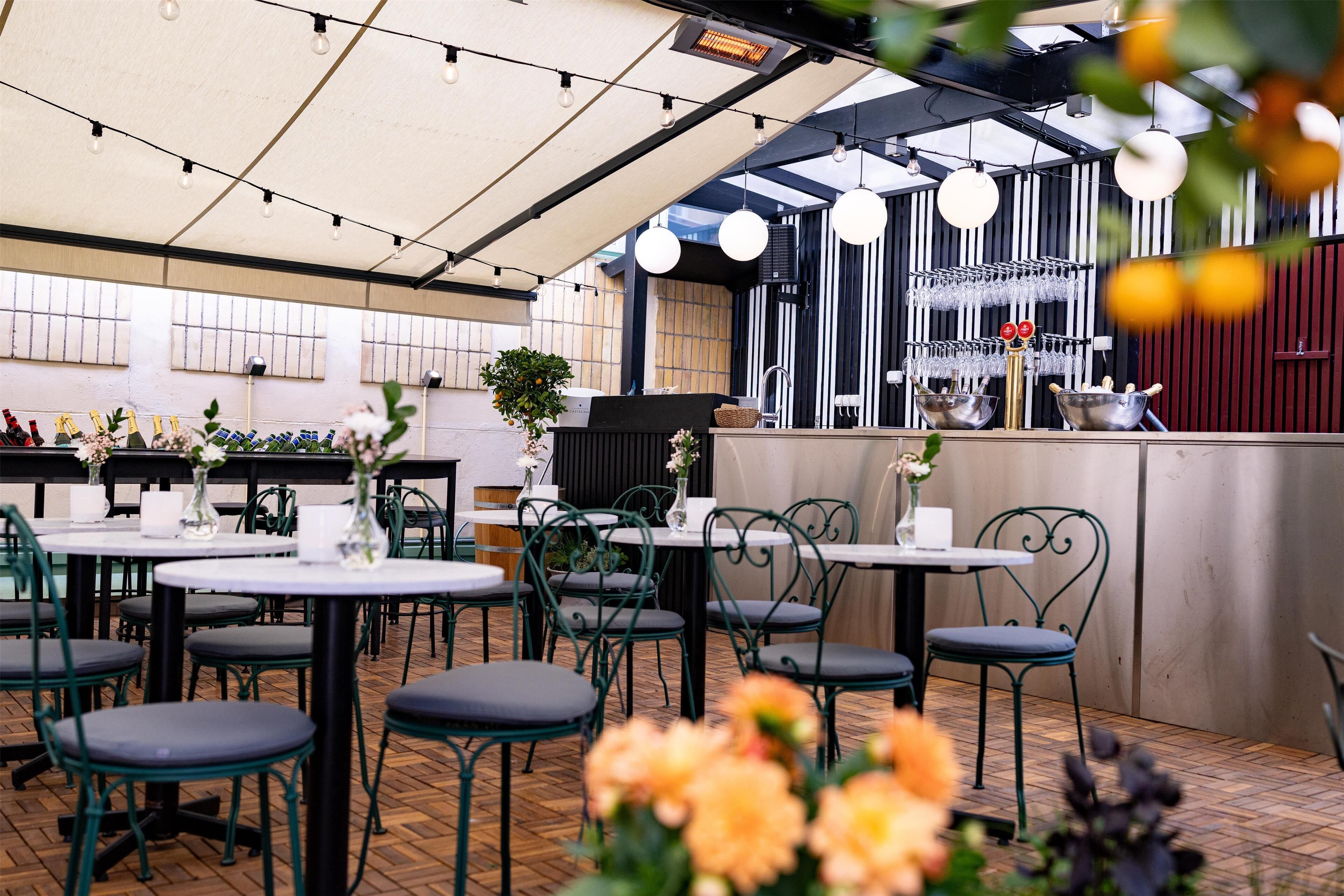 Bar (in der Unterkunft)